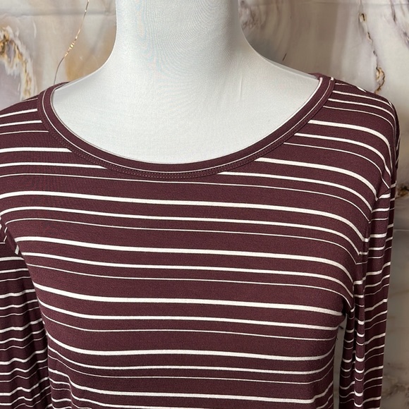 American Eagle Long Sleeve T Stretch Burgundy and White Stretch Size XS - Picture 2 of 10
